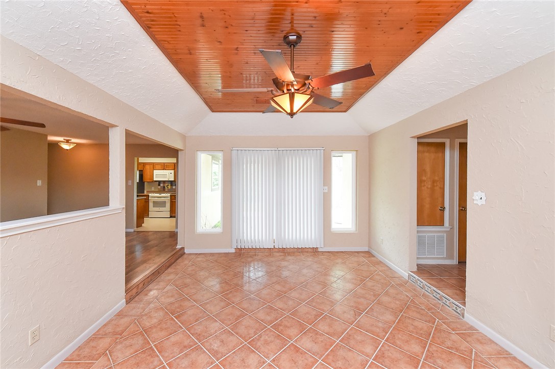 2709 Blackstone Circ Property Photo 18