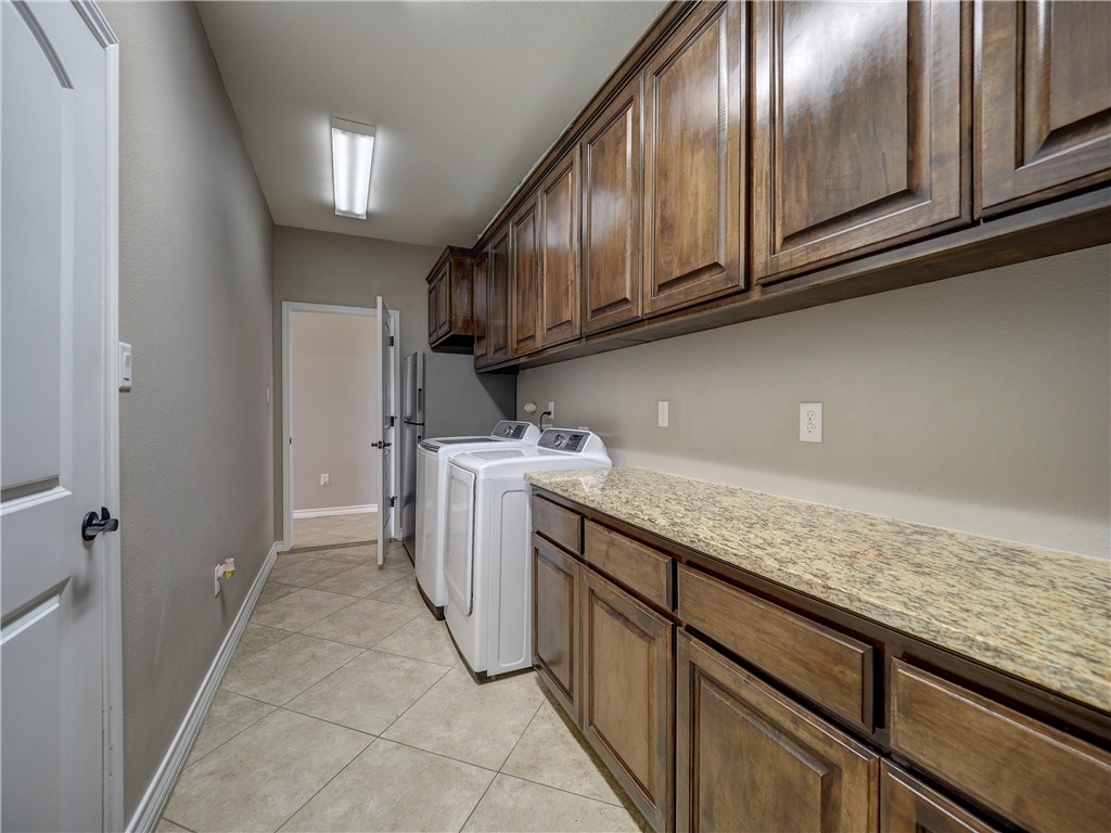 1373 Kirklees Dr Property Photo 32