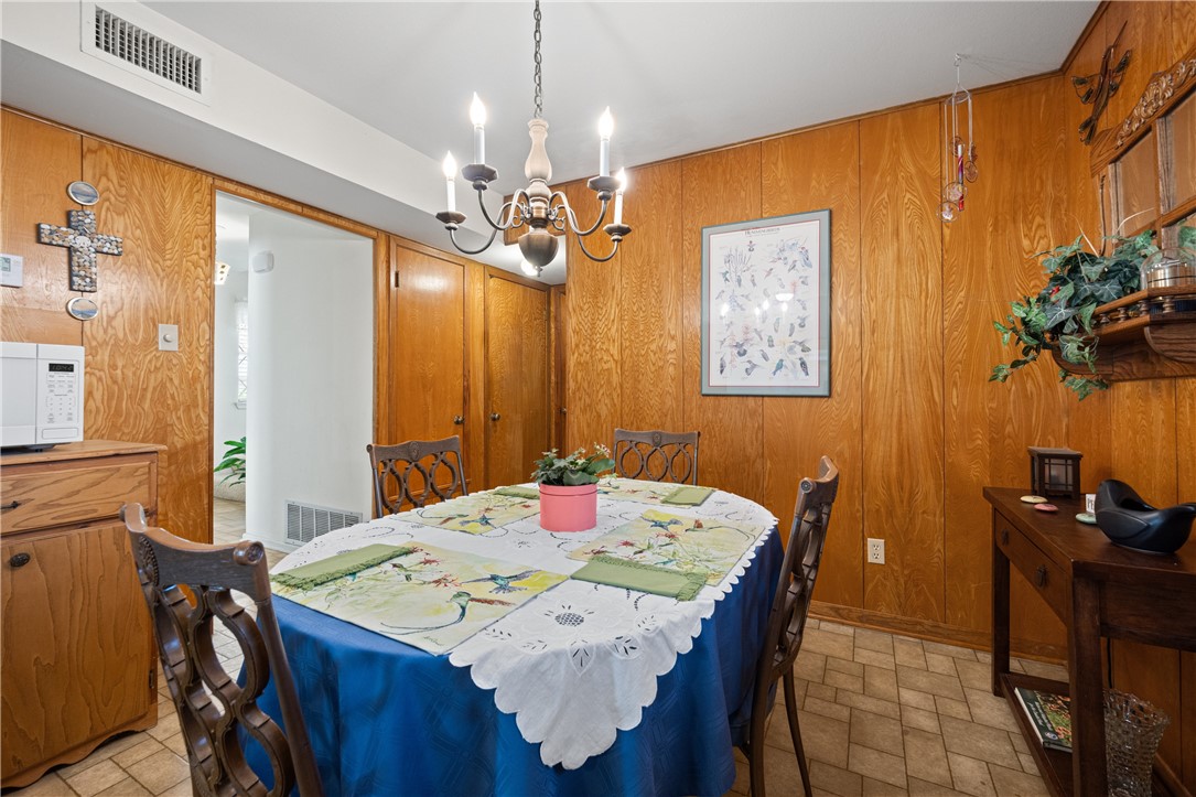 1009 Diomede St Property Photo 8