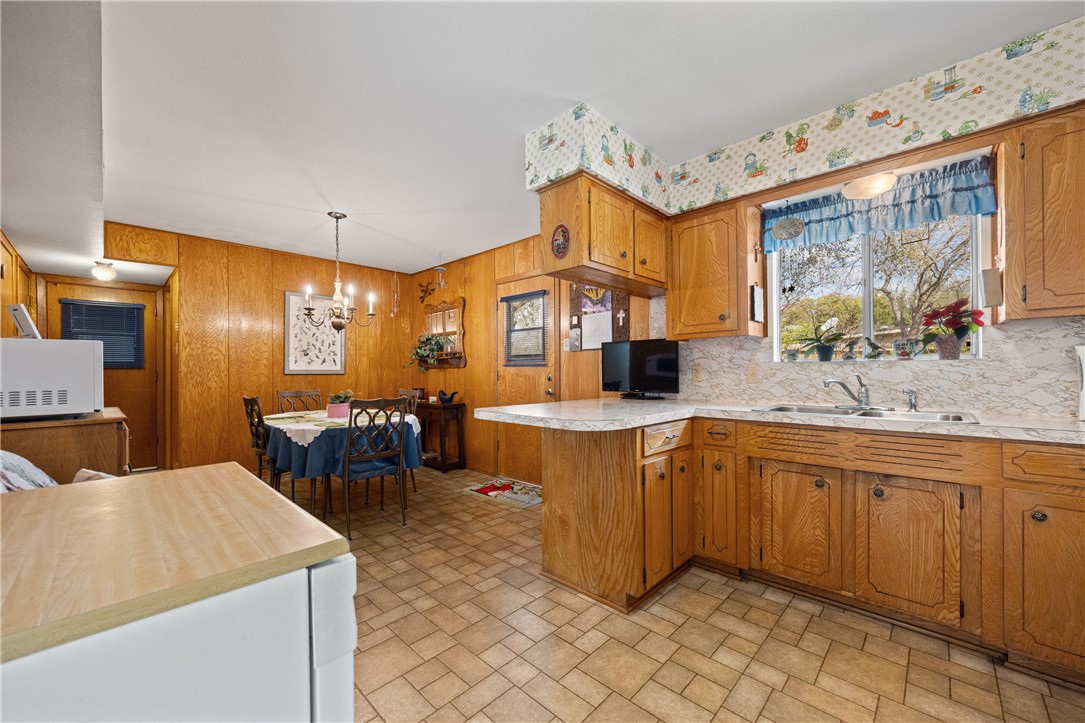 1009 Diomede St Property Photo 9