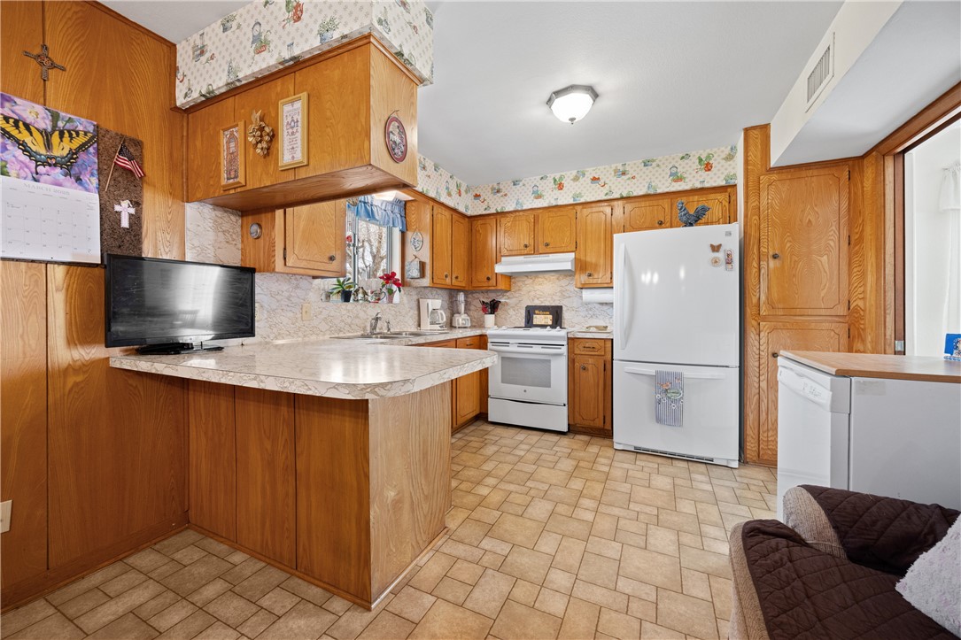 1009 Diomede St Property Photo 10