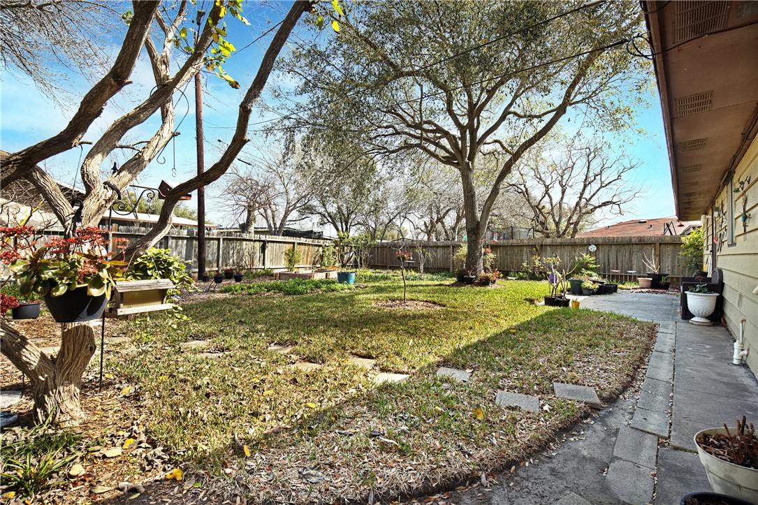 1009 Diomede St Property Photo 24