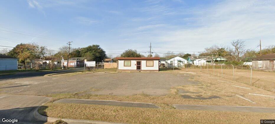 4445 Yolanda Dr Property Photo 3