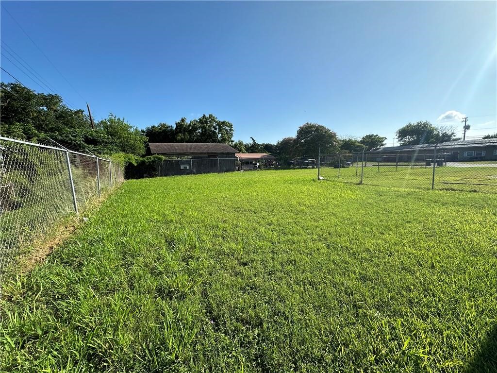 4445 Yolanda Dr Property Photo 4