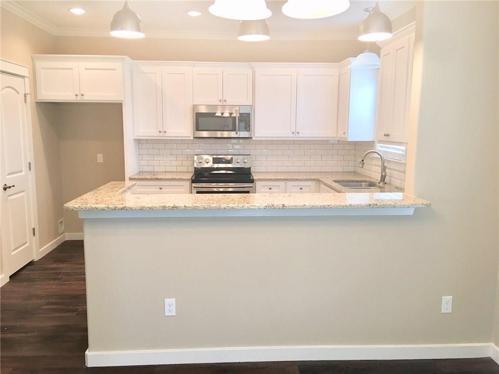 344 Bayview B Property Photo 6