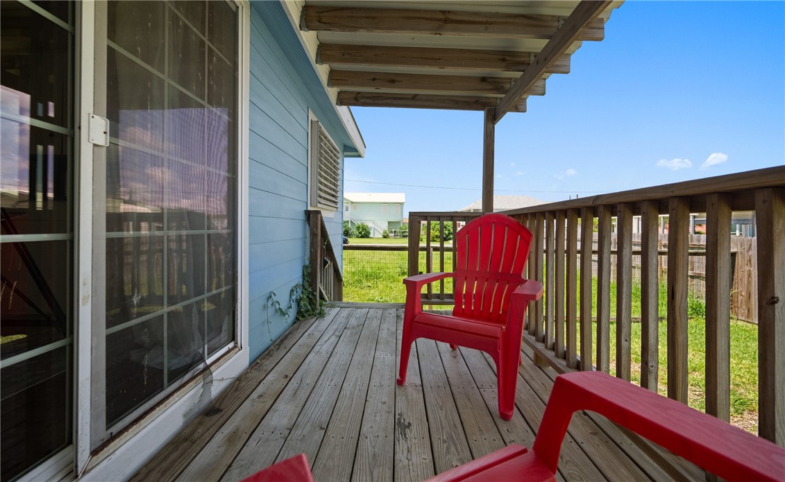 1127 S Live Oak St Property Photo 19