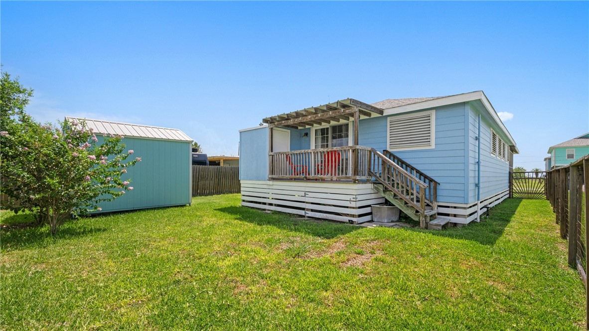 1127 S Live Oak St Property Photo 20