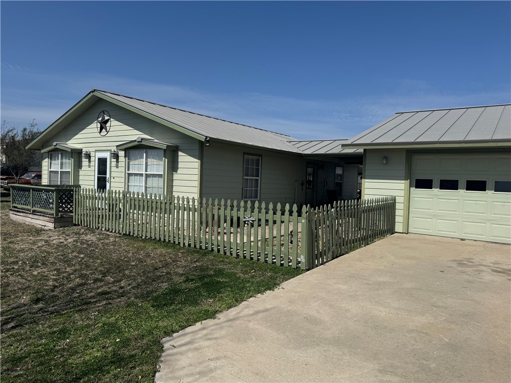 104 Jonathan Property Photo 3