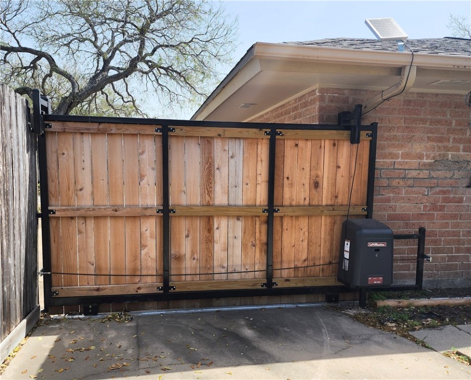 6421 Oakbrook Dr Property Photo 40