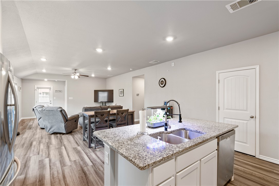 7706 Iron Man Dr Property Photo 10