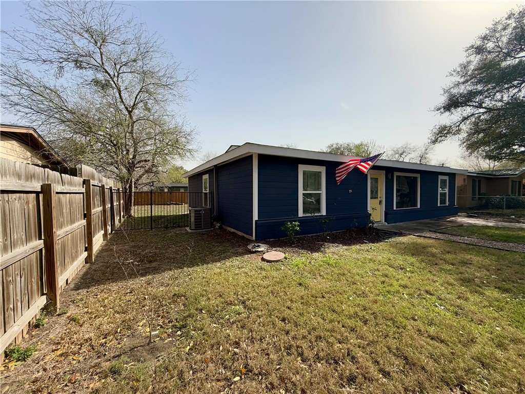 1518 E Rosewood Property Photo 3