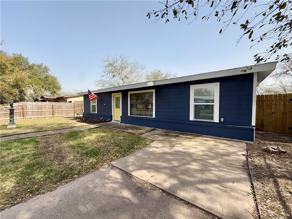 1518 E Rosewood Property Photo 4