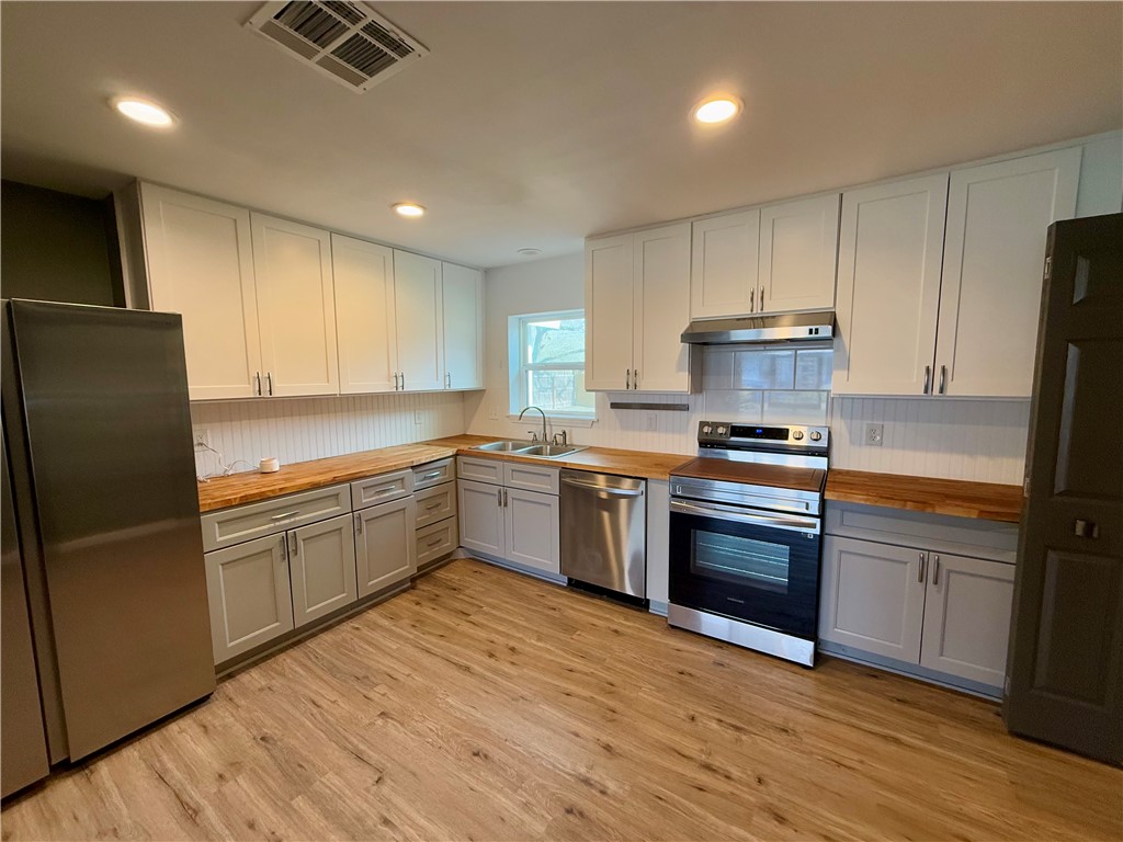 1518 E Rosewood Property Photo 8