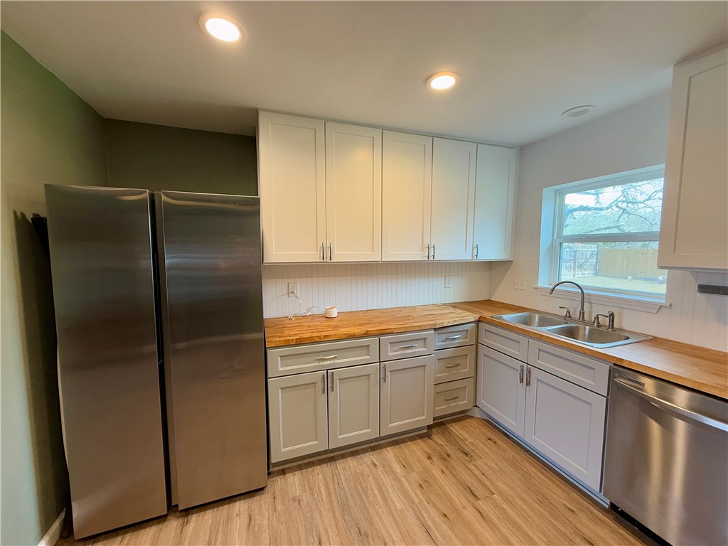 1518 E Rosewood Property Photo 9