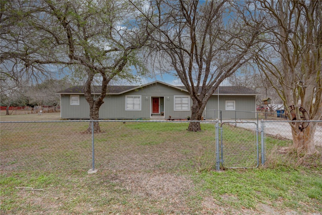 4657 County Road 2171 Property Photo 3