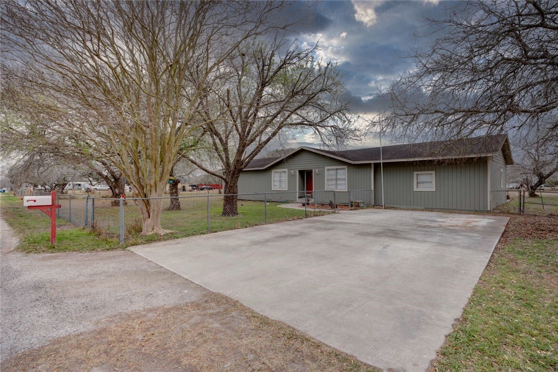 4657 County Road 2171 Property Photo 4
