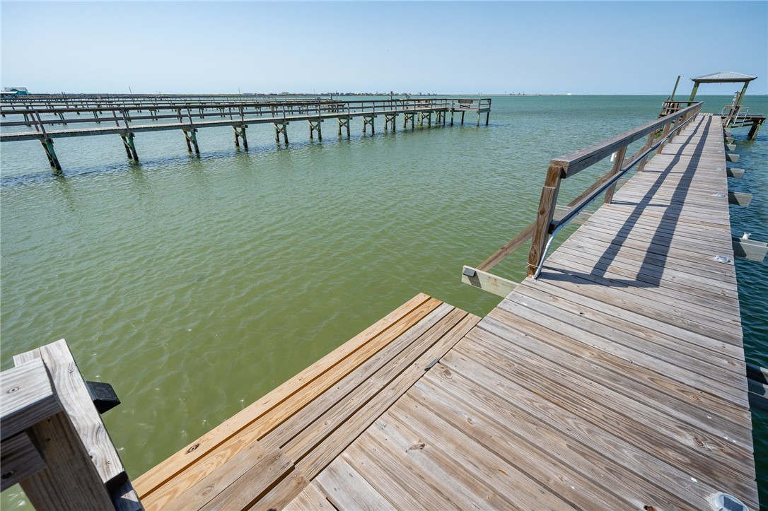 630 Copano Cove Property Photo 12