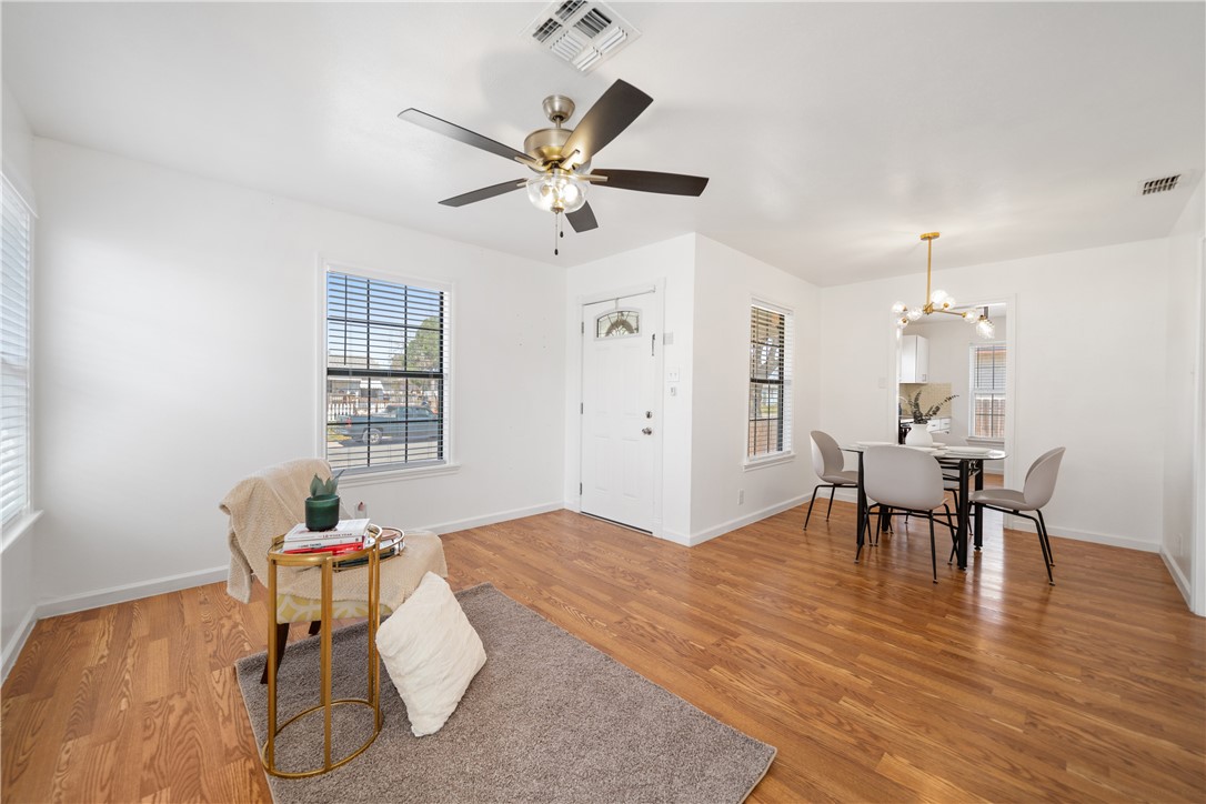 1520 Wynwood St Property Photo 3