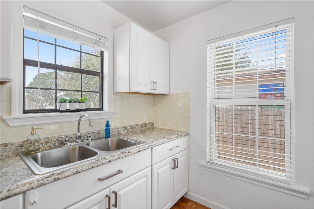 1520 Wynwood St Property Photo 6