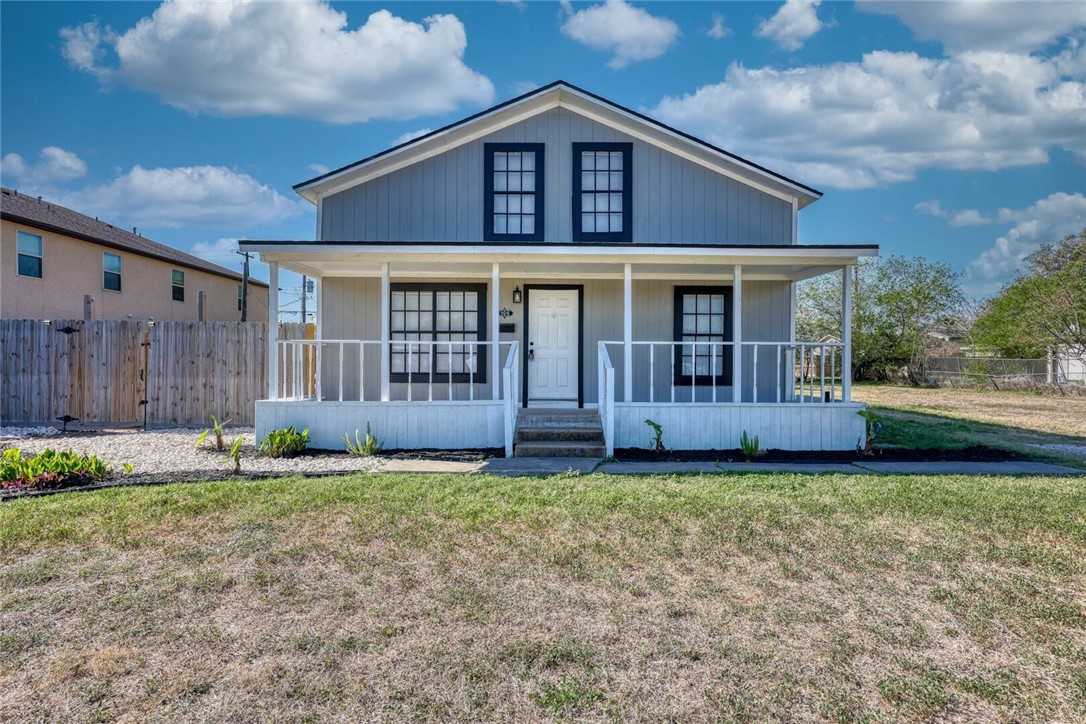 106 W Avenue E Property Photo
