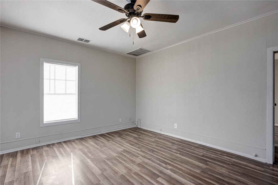 106 W Avenue E Property Photo 5