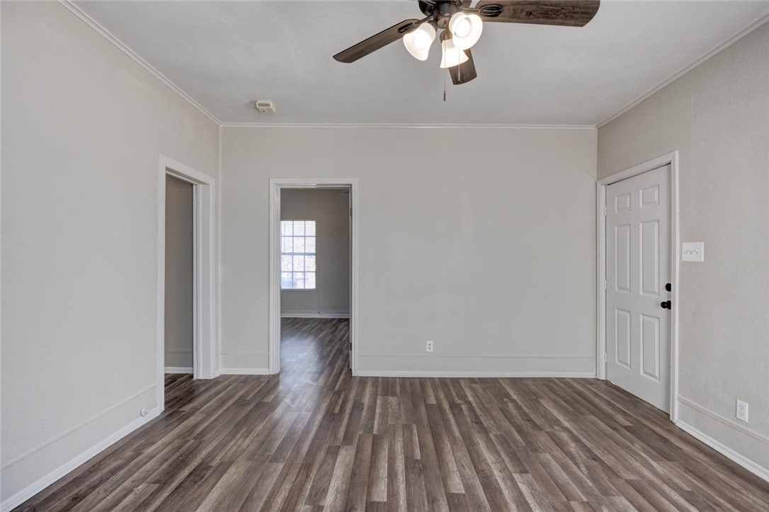 106 W Avenue E Property Photo 6