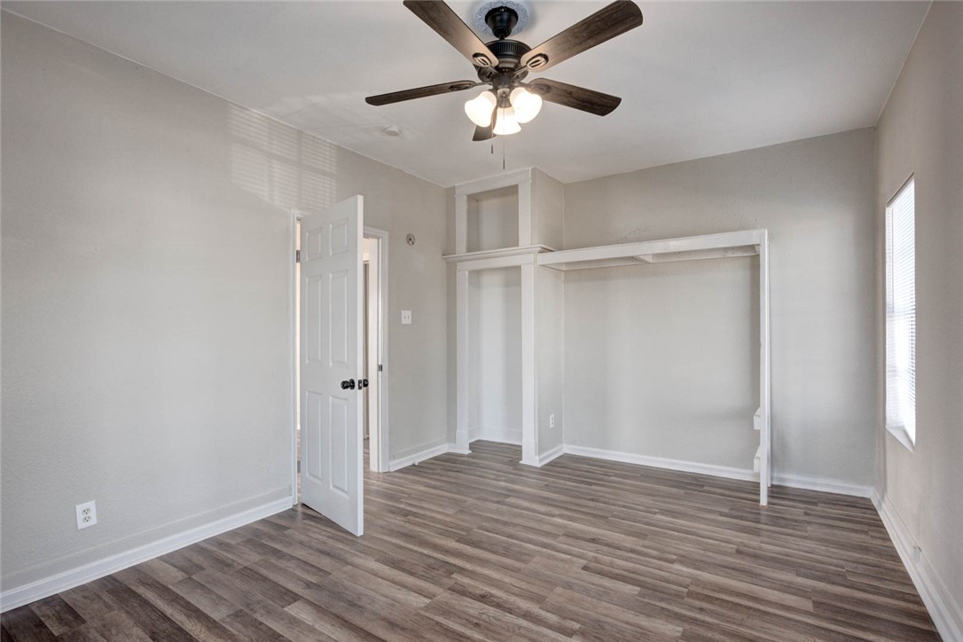 106 W Avenue E Property Photo 8