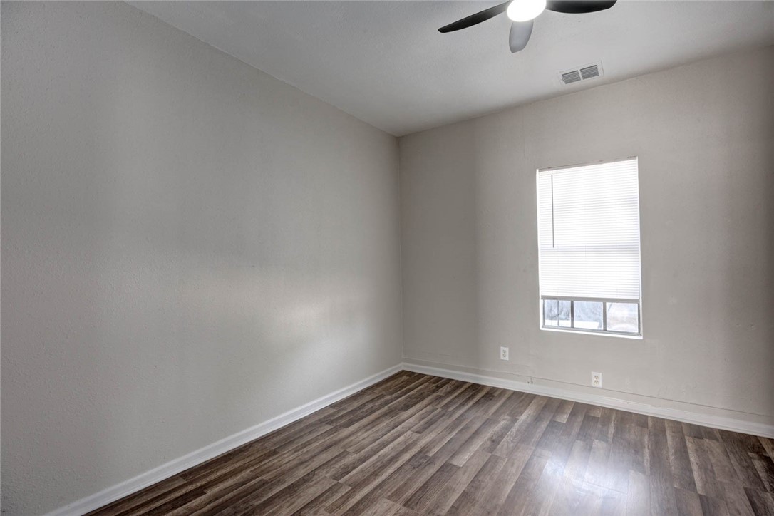 106 W Avenue E Property Photo 12