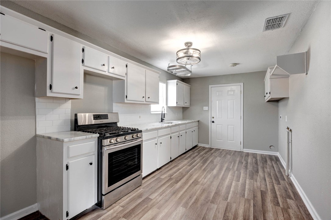 106 W Avenue E Property Photo 16