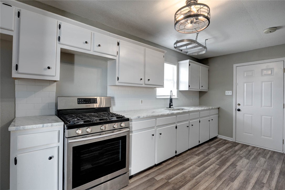 106 W Avenue E Property Photo 19