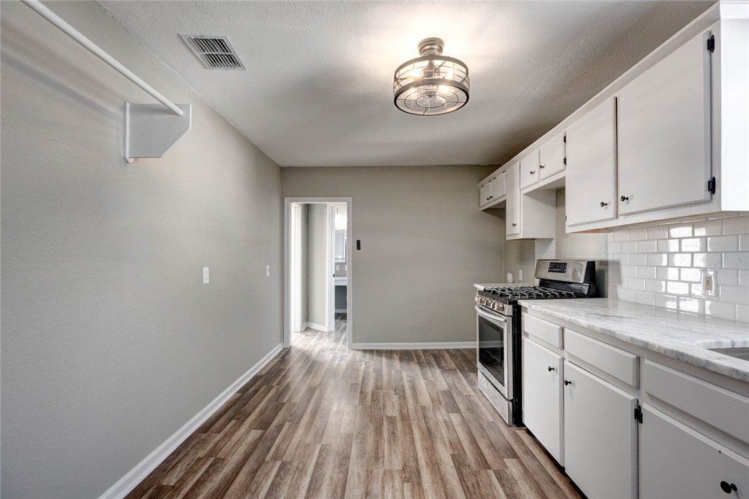 106 W Avenue E Property Photo 20