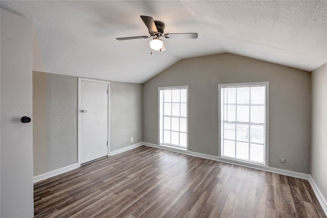 106 W Avenue E Property Photo 22