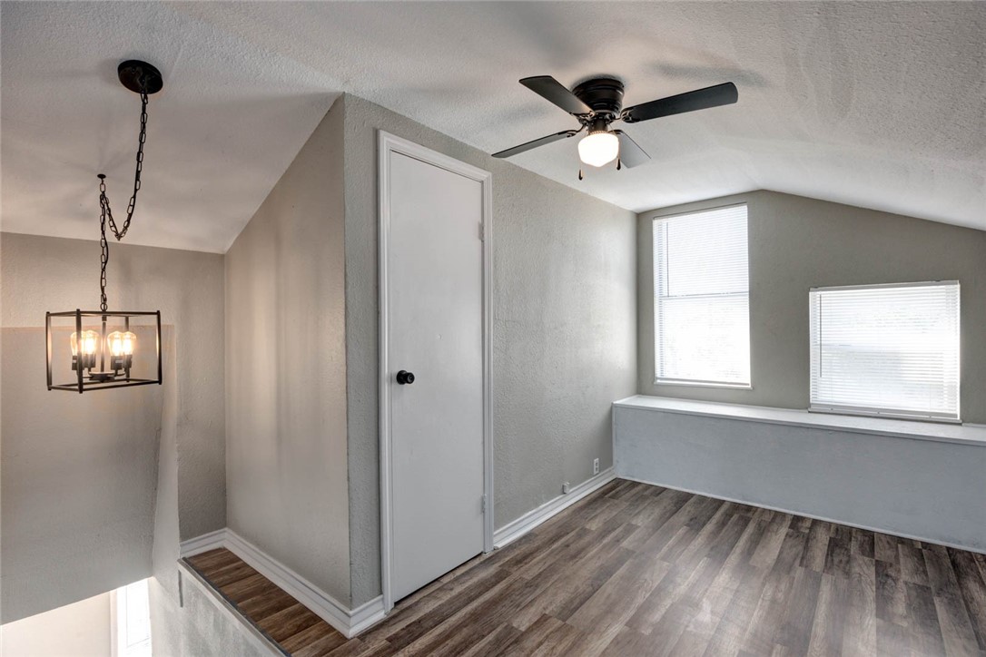 106 W Avenue E Property Photo 23