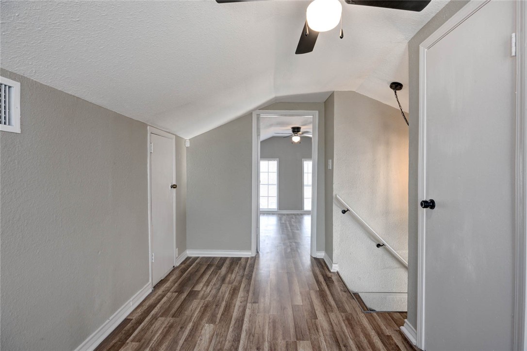 106 W Avenue E Property Photo 24