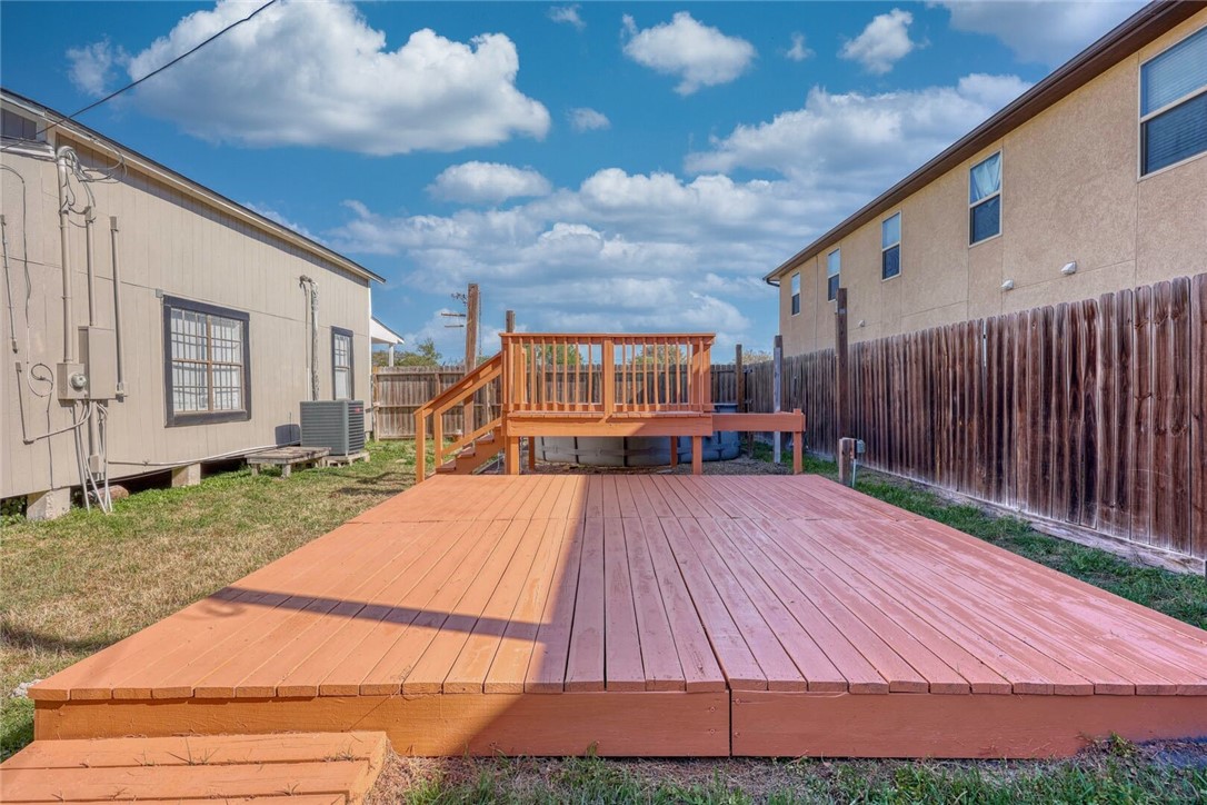 106 W Avenue E Property Photo 29