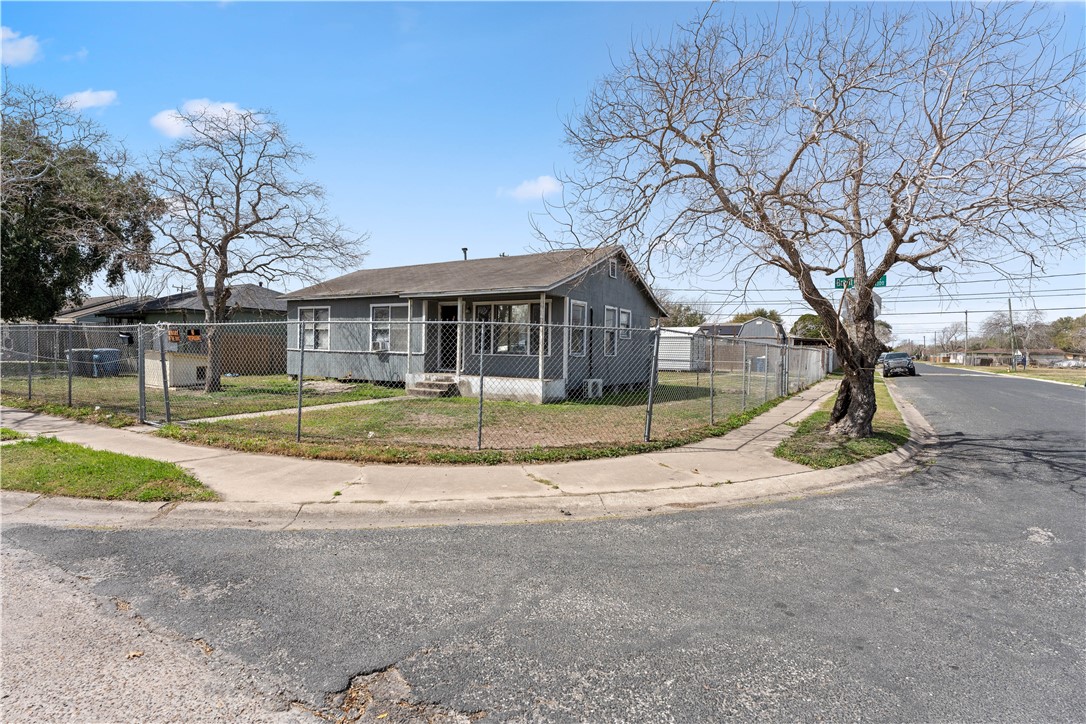 4301 Brentwood Dr Property Photo 17
