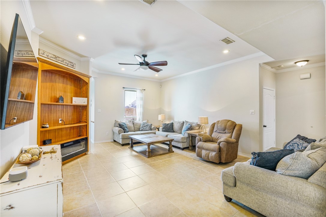 4318 Whitman Circ Property Photo 6