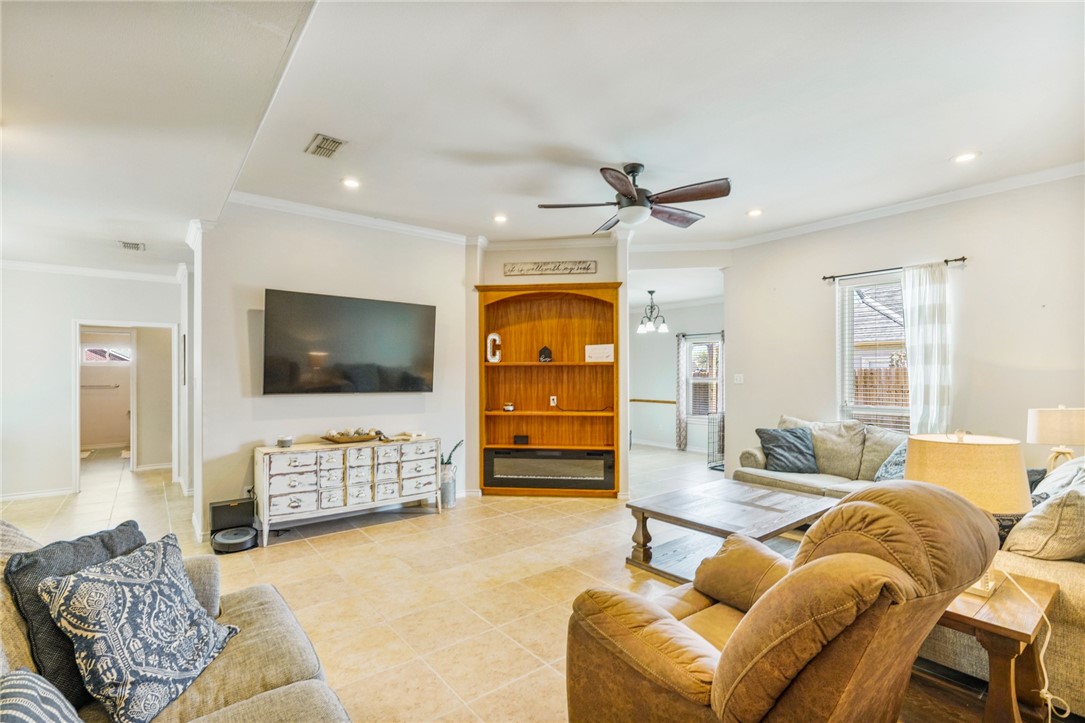 4318 Whitman Circ Property Photo 8
