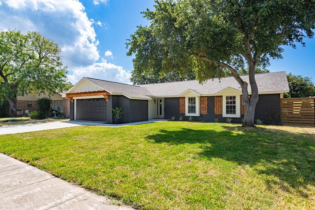 2204 Live Oak Property Photo