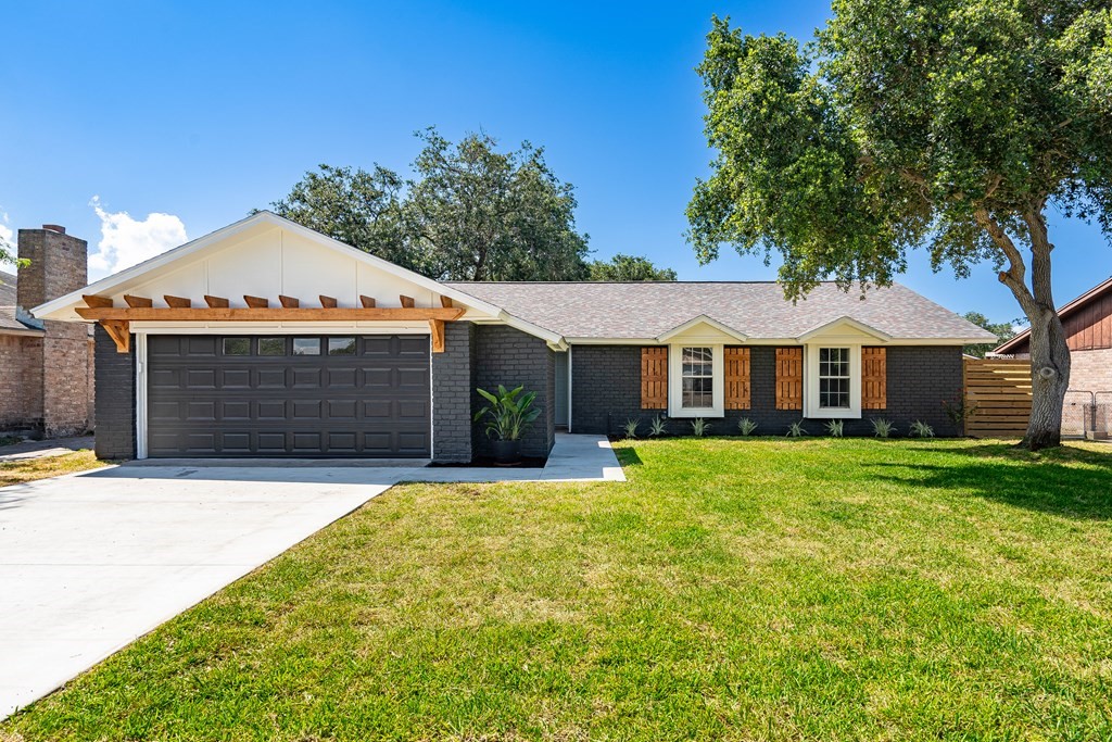 2204 Live Oak Property Photo 3