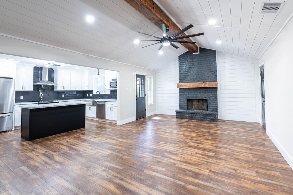 2204 Live Oak Property Photo 7