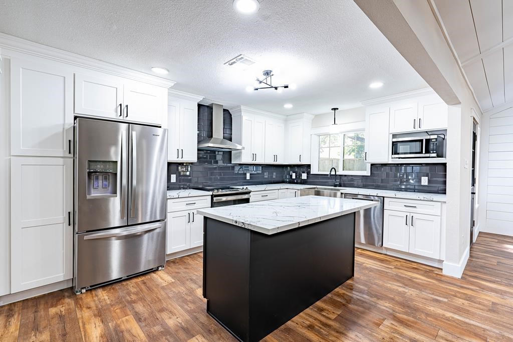 2204 Live Oak Property Photo 8