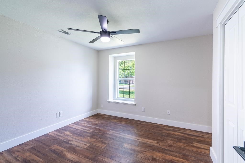 2204 Live Oak Property Photo 11