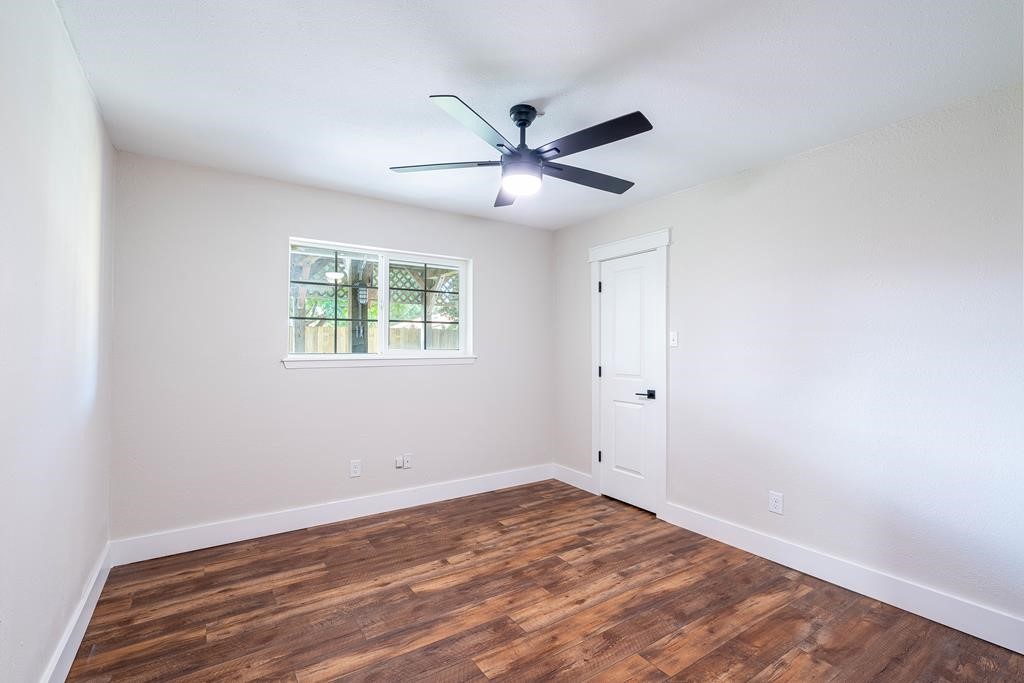 2204 Live Oak Property Photo 12