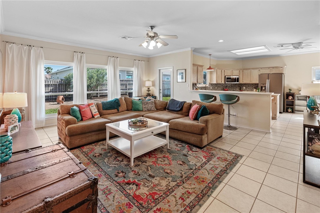 16114 Coralvine St Property Photo 4