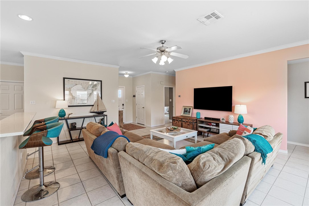 16114 Coralvine St Property Photo 8