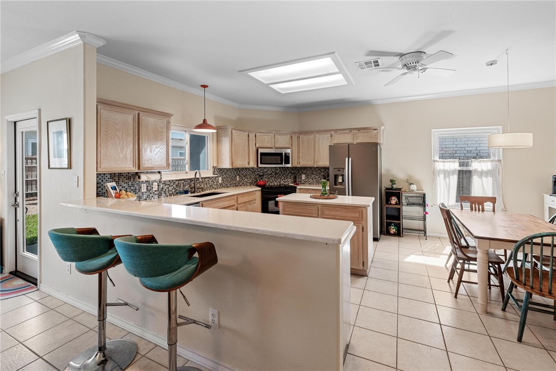 16114 Coralvine St Property Photo 10