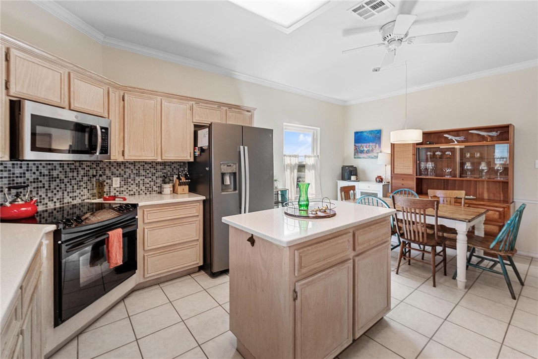 16114 Coralvine St Property Photo 12