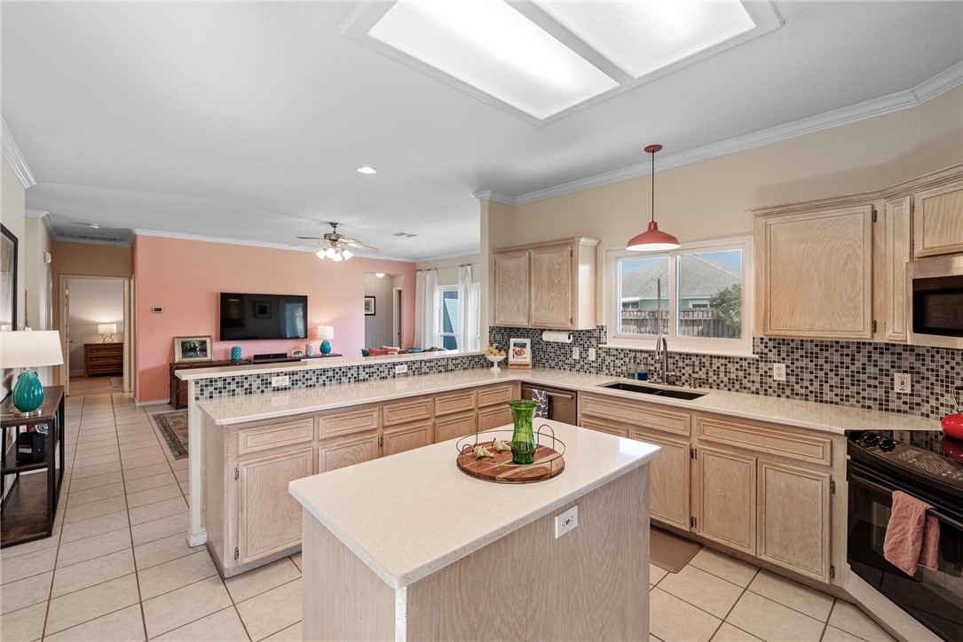 16114 Coralvine St Property Photo 13
