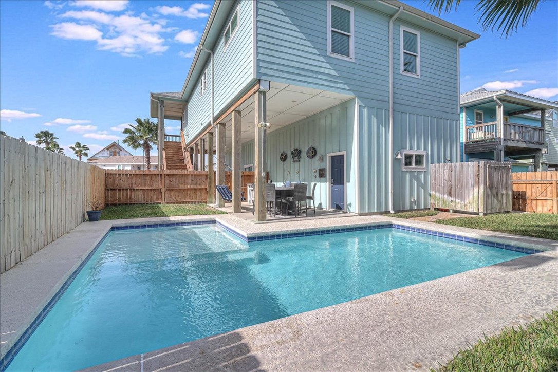 624 Dolphin Property Photo 1